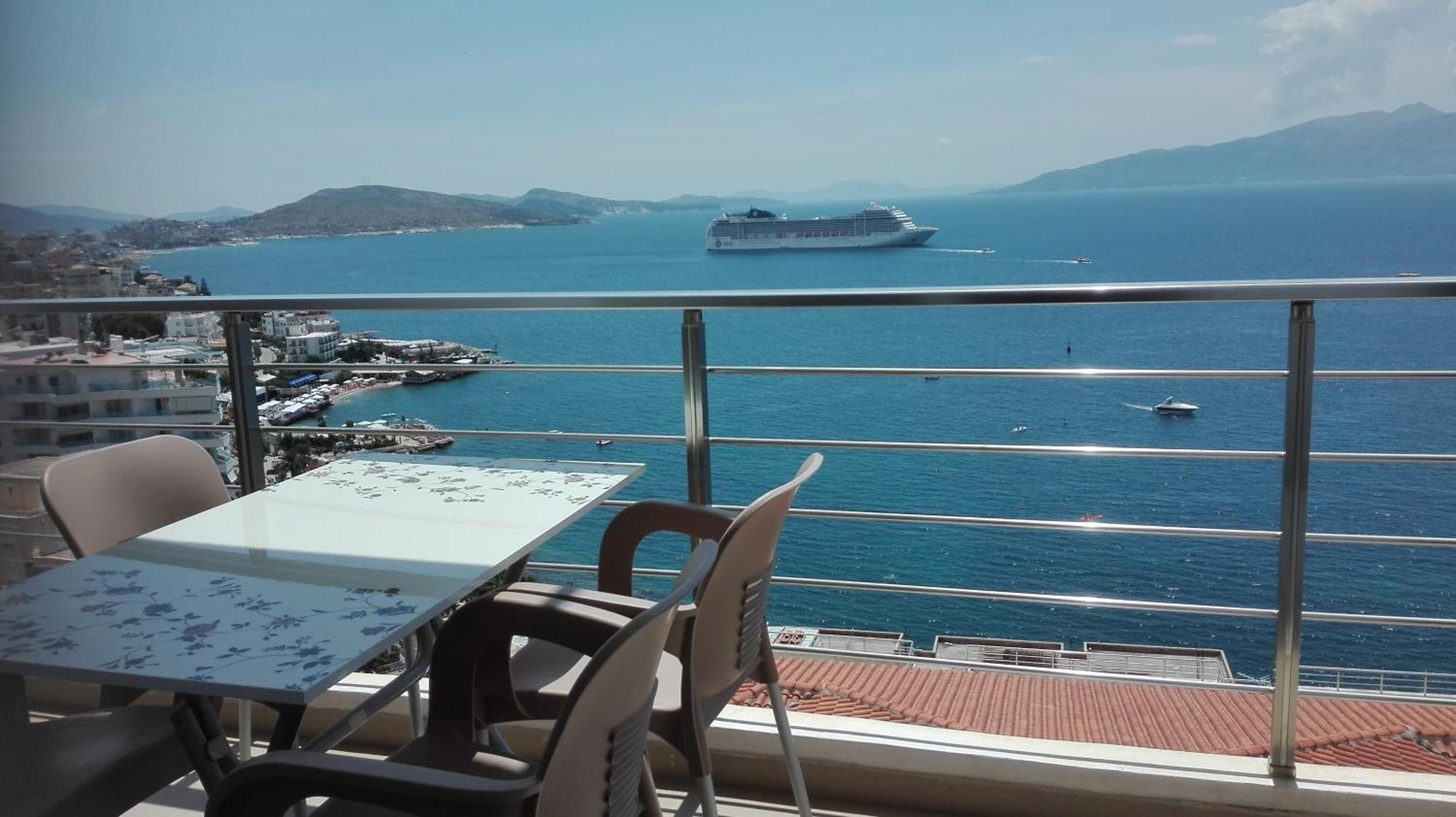 Bay View Apartment Sarandë Buitenkant foto